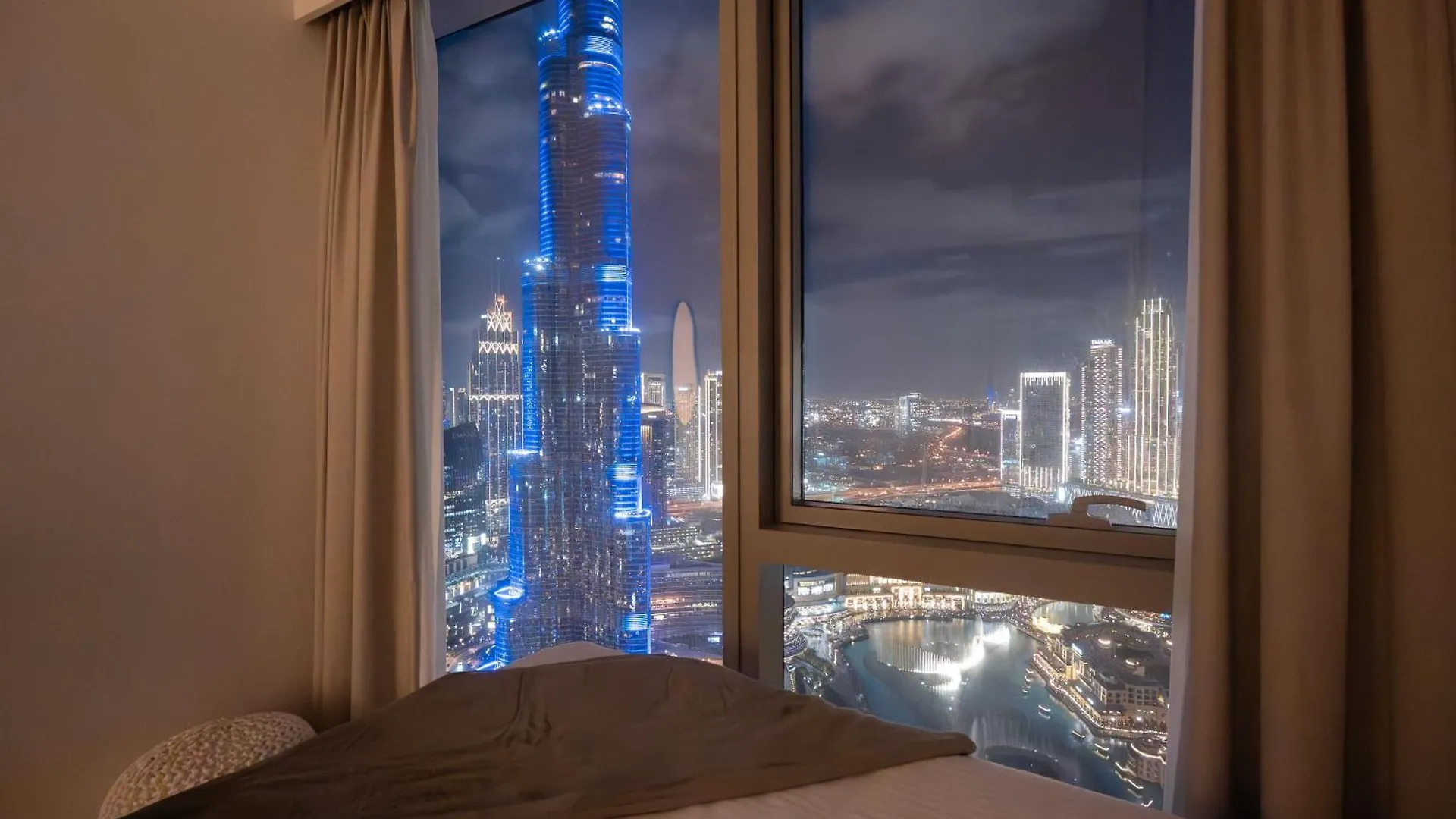 Venetian - Chill In 2Br Insane Burj Views & Luxe Massage Chair Dubai Apartment