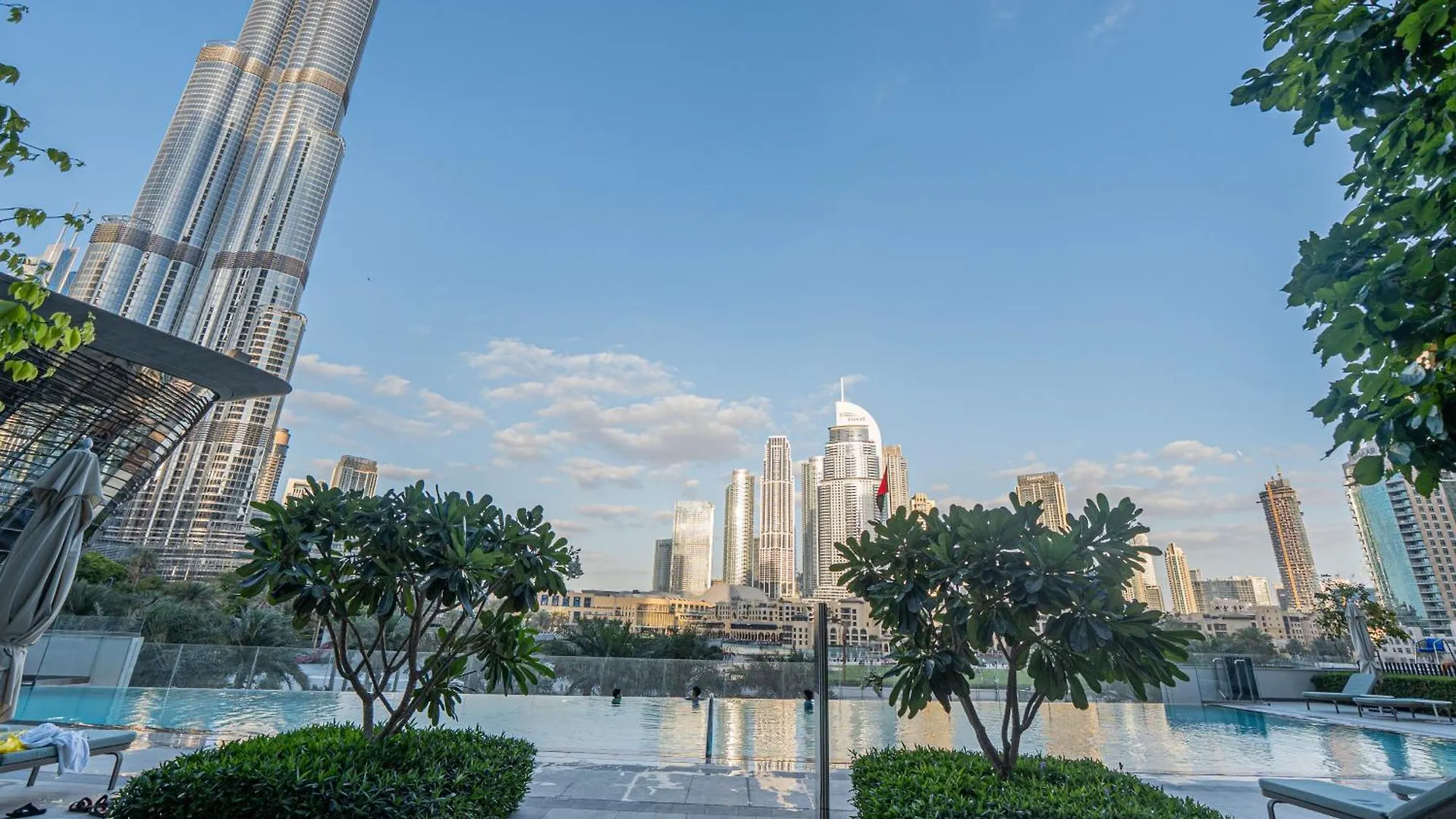 Venetian - Chill In 2Br Insane Burj Views & Luxe Massage Chair Dubai Apartment