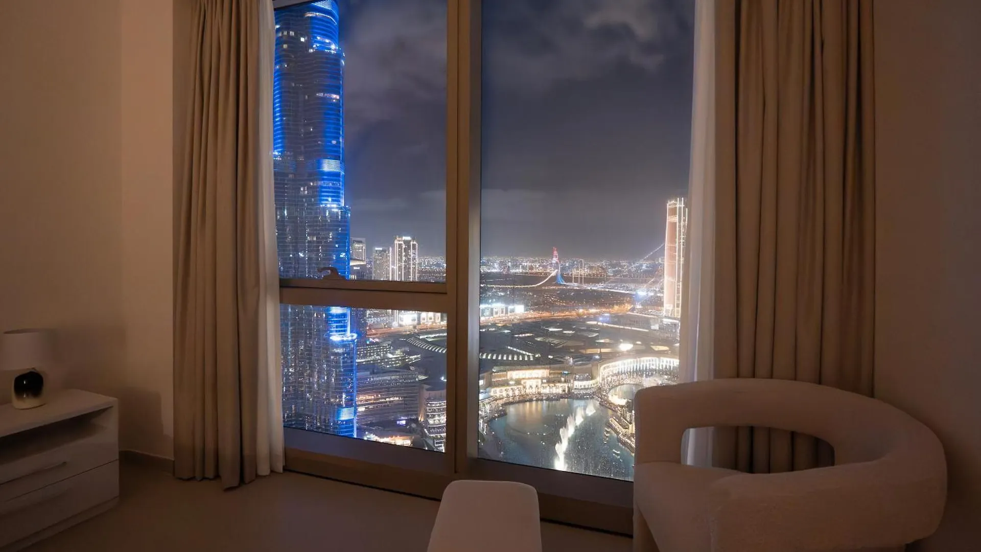 Venetian - Chill In 2Br Insane Burj Views & Luxe Massage Chair Dubai Apartment