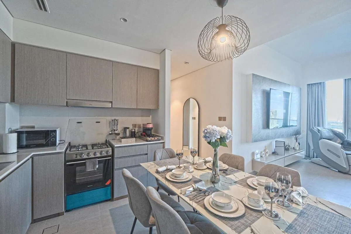 Venetian - Chill In 2Br Insane Burj Views & Luxe Massage Chair Dubai Apartment